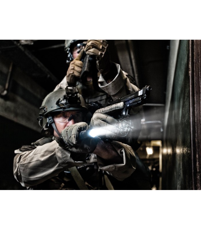 Tactical torch PELI™ 7600 rechargeable | MMF.fr