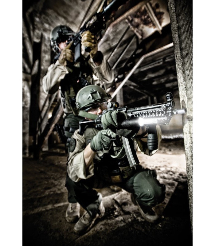 Tactical torch PELI™ 7600 rechargeable | MMF.fr