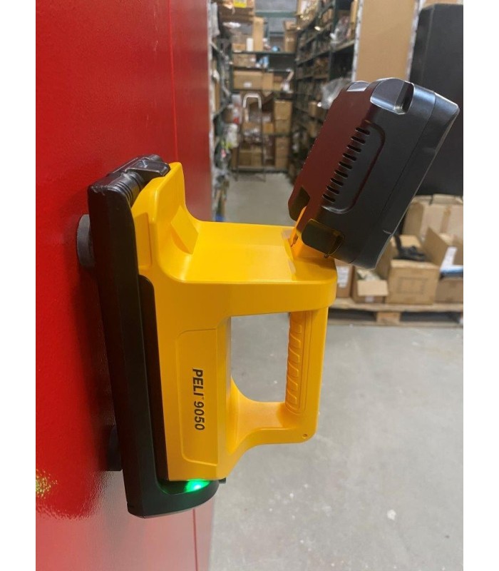 Base support aimantée pour projecteur PELI™ 9050 41105 | MMF.fr