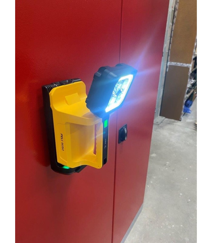 Base support aimantée pour projecteur PELI™ 9050 41105 | MMF.fr