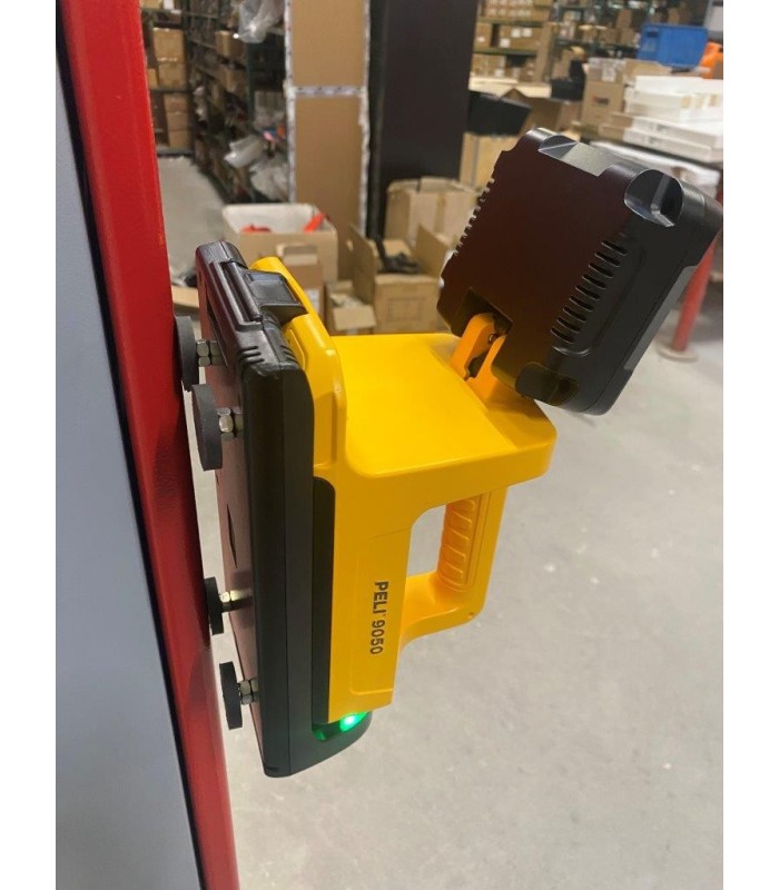 Base support aimantée pour projecteur PELI™ 9050 41105 | MMF.fr