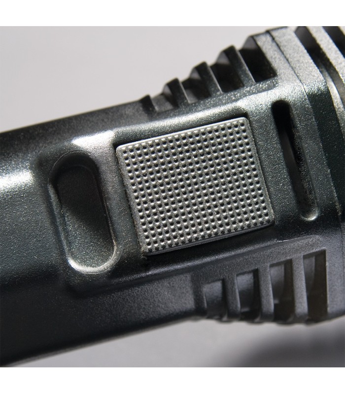 Torche tactique PELI™ 8060 rechargeable 32688 | MMF.fr