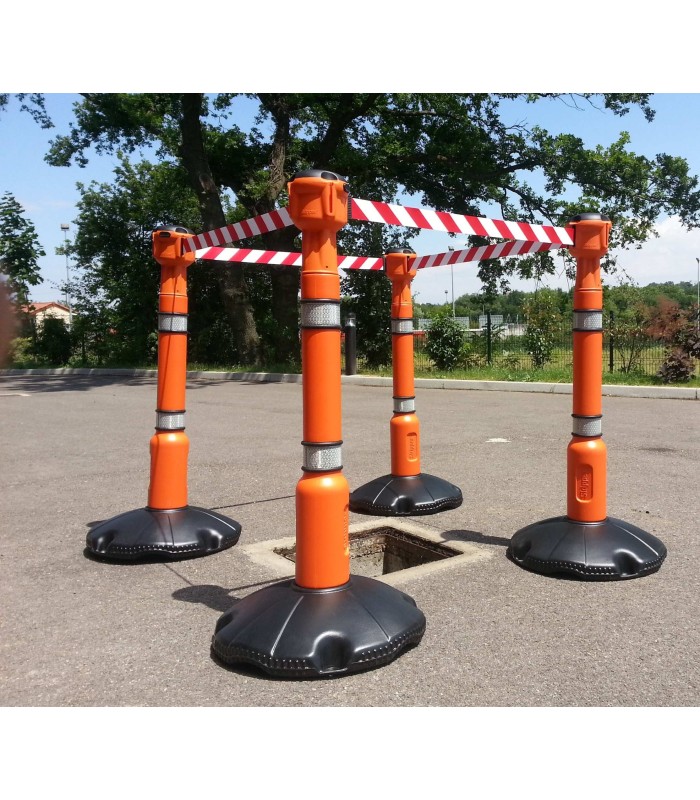 Unité Mobile de Balisage et de Signalisation - 4 poteaux et bases et 4 rubans Skipper 41282 | MMF.fr