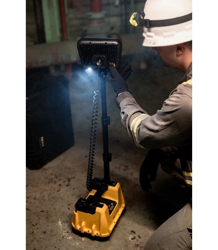 PELI 9750 telescopic mast RALS spotlight | MMF.fr