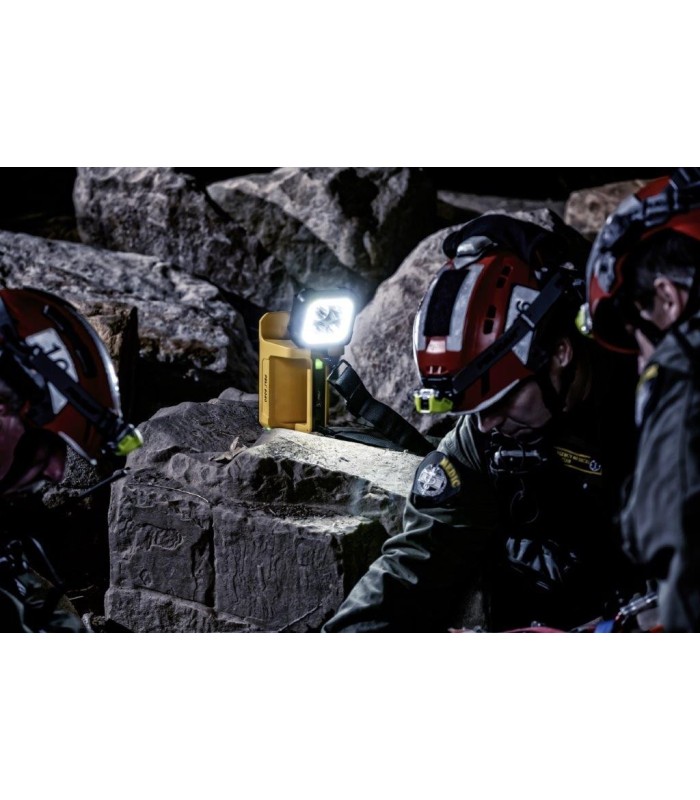 Projecteur LED PELI™ 9050 HP2 Rechargeable  | MMF.fr